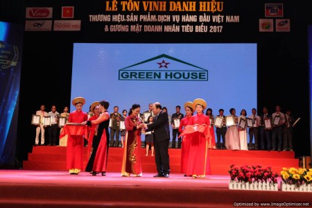 Top 50 thương hiệu hàng đầu Việt Nam - Dụng Cụ Làm Sạch GreenHouse - Công Ty Cổ Phần Không Gian Xanh